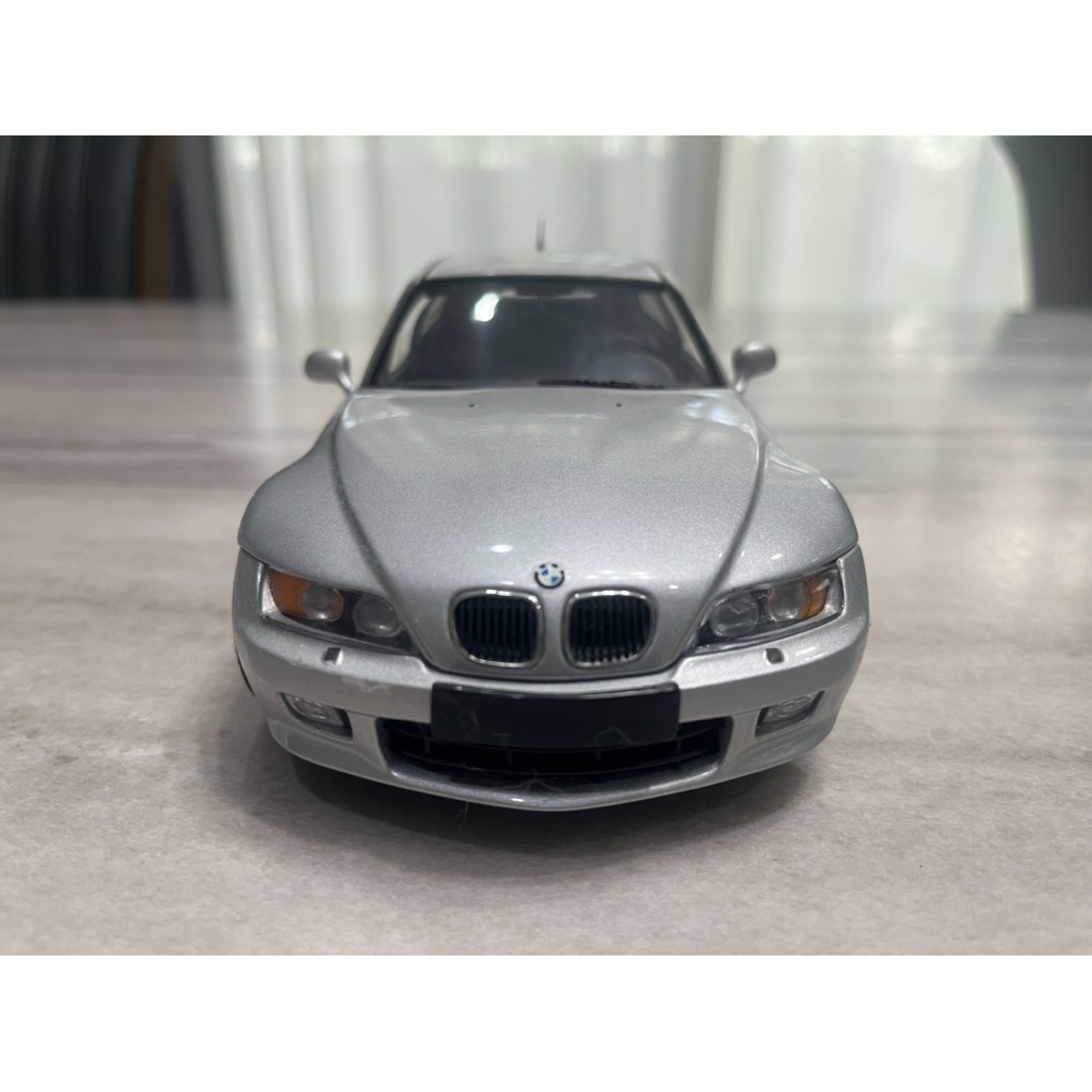 BMW Z3 Coupe สเกล1/18 งานUT Models ไม่มีกล่อง
