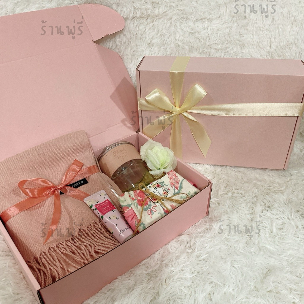 set! ผ้าคลุมไหล่+แก้วปลอกหนัง+กระเป๋าหูรูด+ครีมทามือ พร้อมกล่องหูช้างตกแต่ง