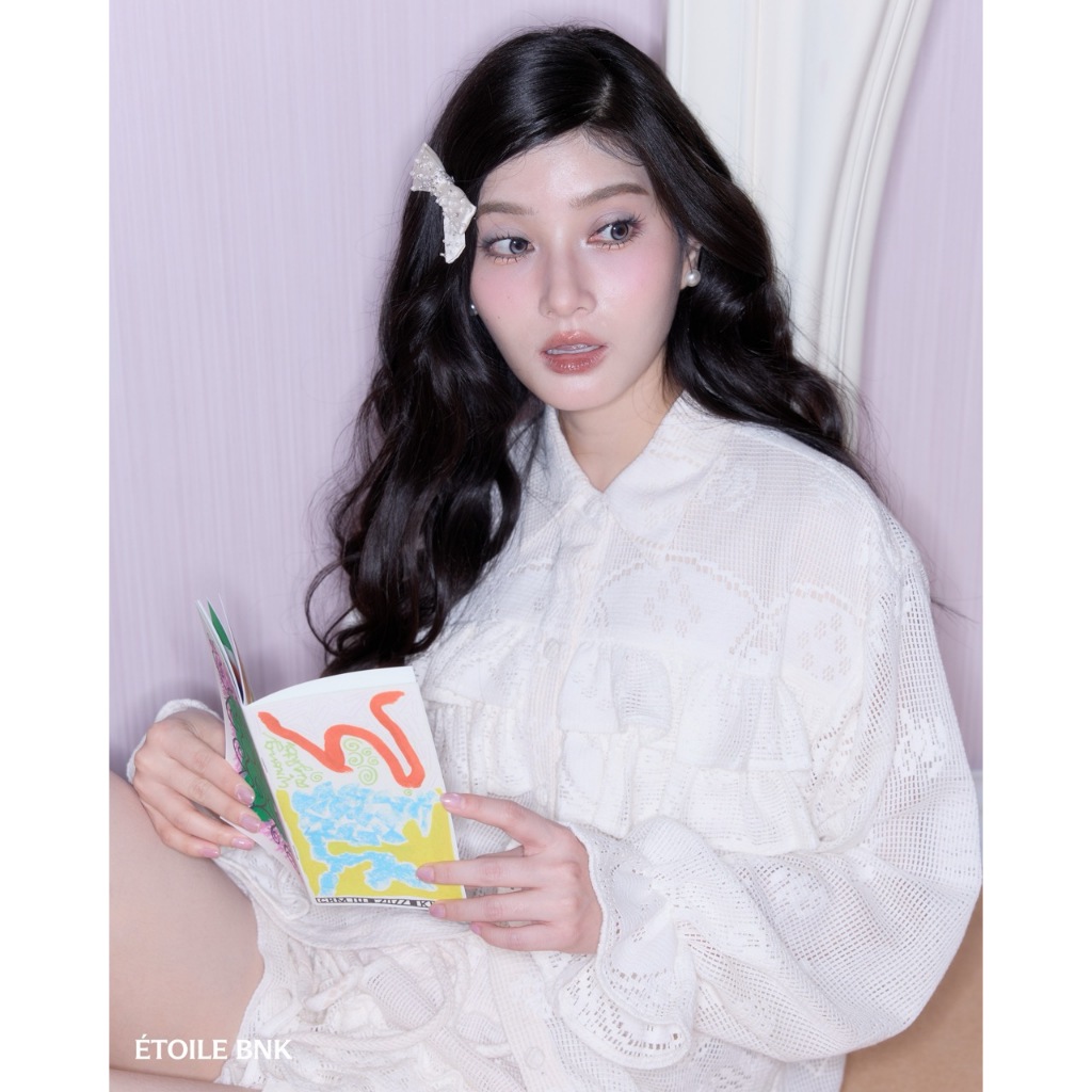 ÉTOILE BNK JASMINE TOP เสื้อโปโล แขนยาว ผ้าลูกไม้ดีเทลแต่งระบายช่วงอก