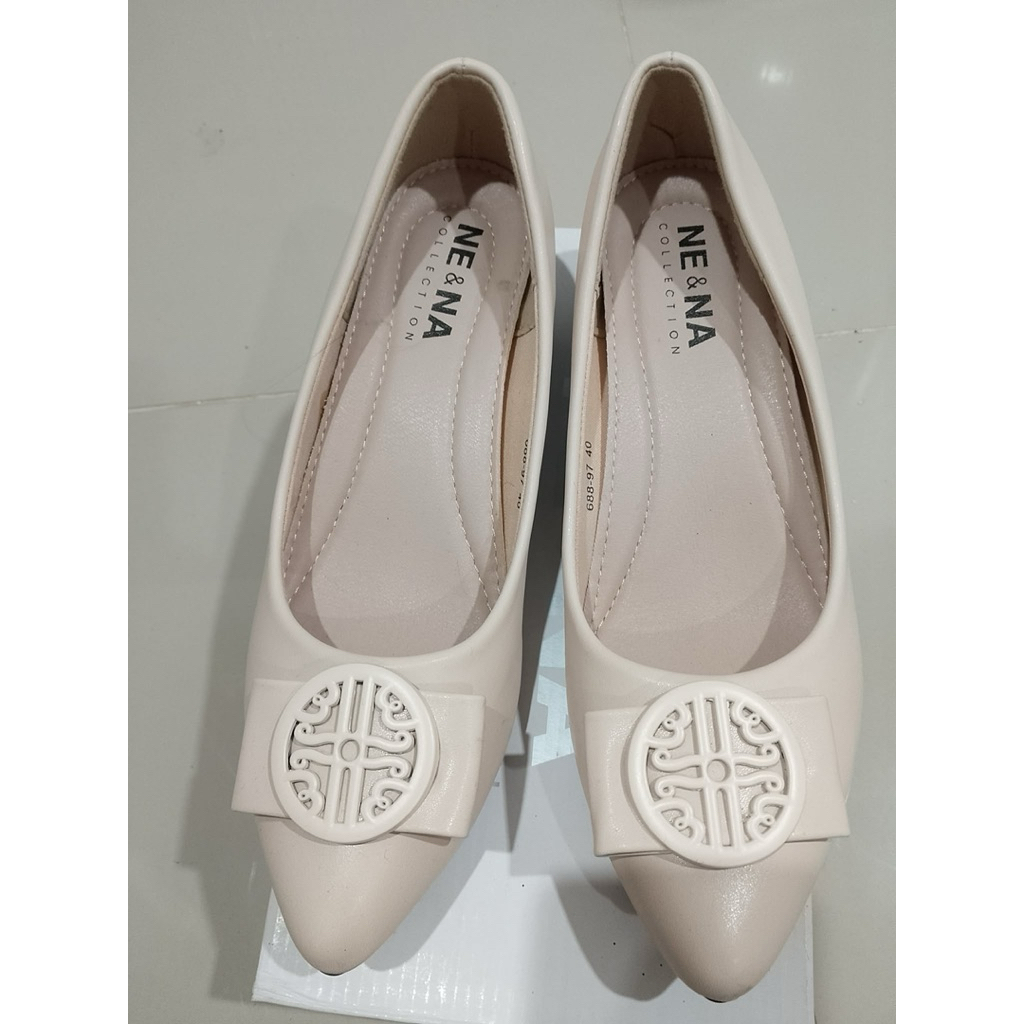 ส่งต่อ รองเท้าเเฟชั่นผู้หญิงเเบบคัชชูส้นเตี้ย NE&NA Collection Shoes