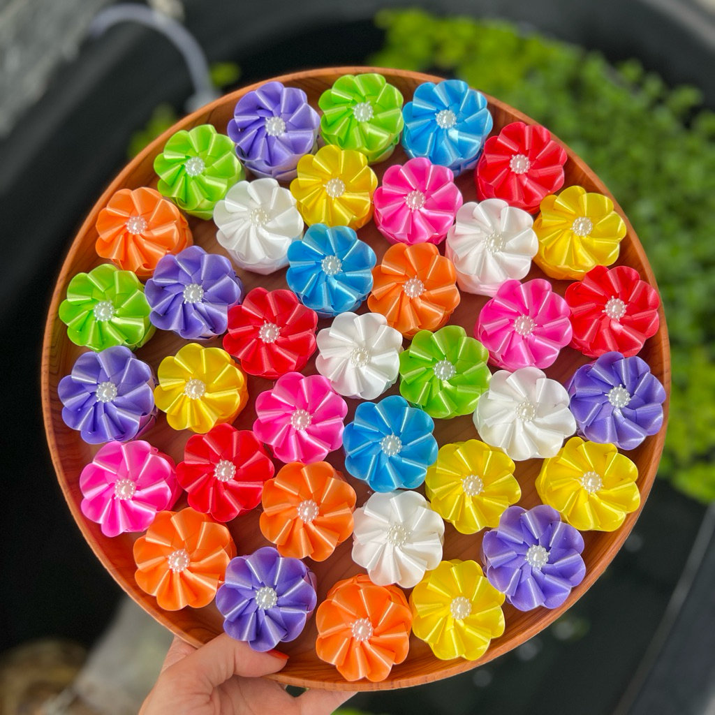 เหรียญโปรยทาน ดอกลีลาวดี คละสี (ตัวเปล่า) 50,100 ชิ้น งานบุญ งานบวช ของชำร่วยงานบุญ ริบบิ้นพับเหรียญ