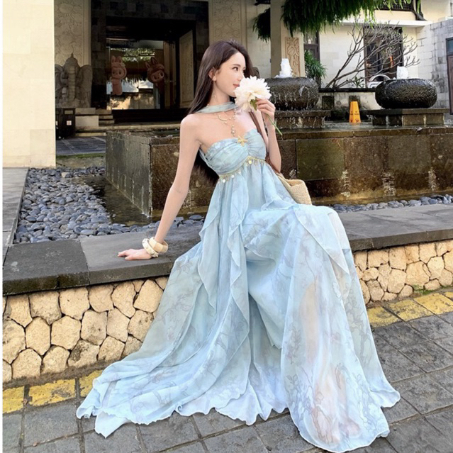 Maris Dress เดรสยาวสีฟ้า ดีไซน์คล้องคอกระโปรงพริ้ว สไตล์เจ้าหญิงริมทะเล