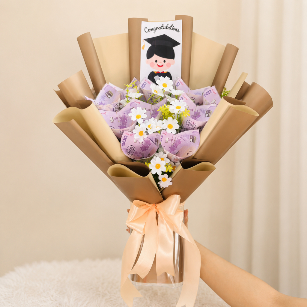 ช่อธนบัตรสำหรับใส่ธนบัตร ทรงกรวย 10 ใบ ตกแต่งด้วยดอกเดซี่ พร้อมส่งรับปริญญา แสดงความยินดี วันปัจฉิม