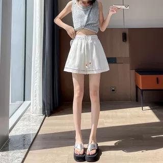 กางเกงขาสั้นผ้าปะติดปะต่อฉลุลาย ตกแต่งด้วยลูกไม้ สำหรับผู้หญิง สไตล์ใหม่ฤดูร้อนปี 2026 ทรงหลวม ขากว้าง ทรงเอไลน์ ลำลอง