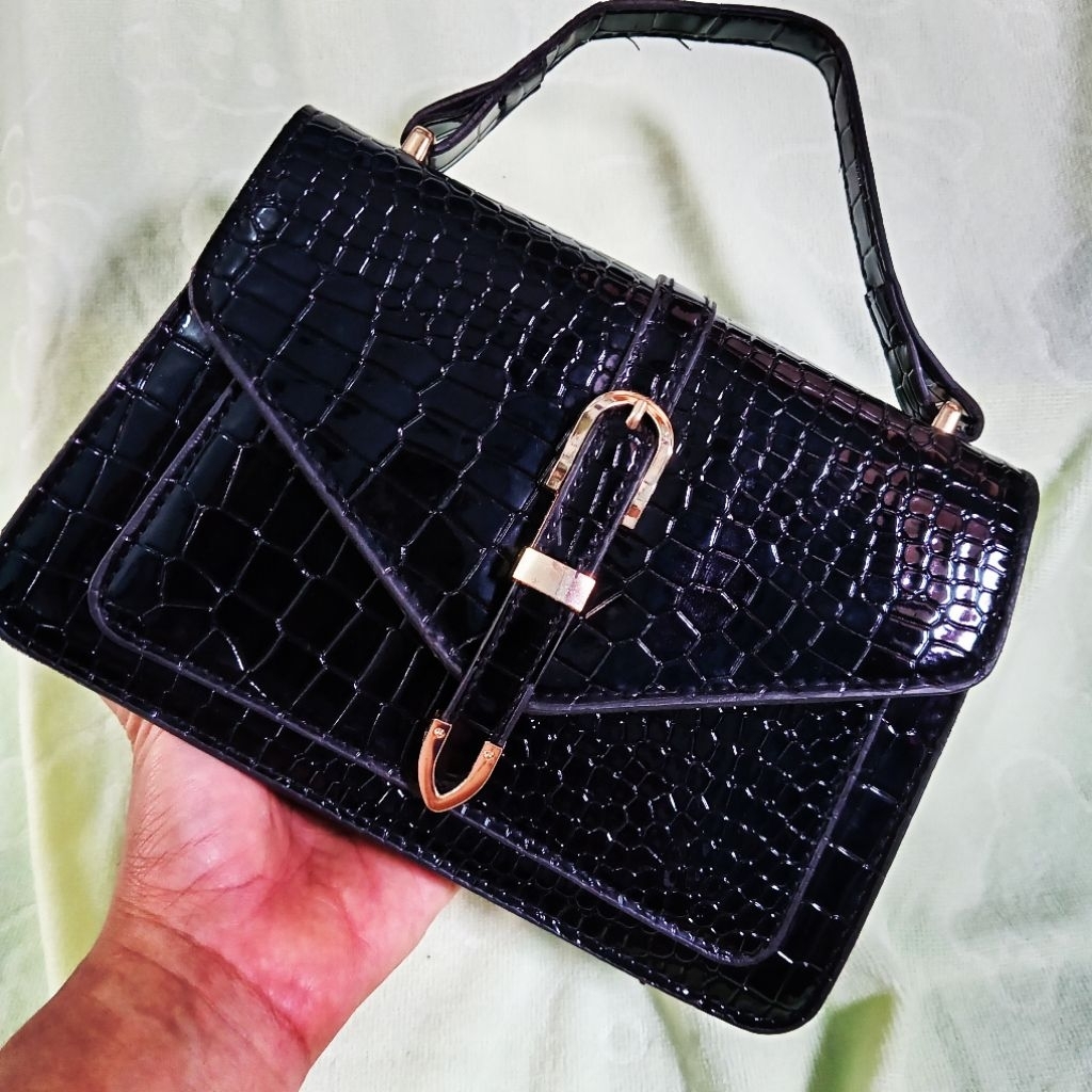กระเป๋า​สะพาย​ข้าง กระเป๋า​ถือ หนัง PU ดูดี เรียบหรู​ สีน้ำดำ