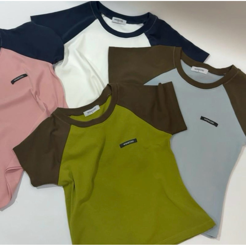 Mellow Top - เสื้อยืดแต่งแขนทูโทน ผ้าคอตตอนนุ่ม แต่งโลโก้แบรนด์ ทรงสวยใส่แล้วหุ่นเพียว (เมลโลว์)
