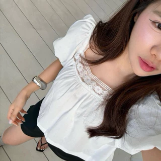 Vanilla Top - เสื้อแขนพองแต่งลูกไม้ แขนตุ๊กตา ผ้าฝ้าย คอเหลี่ยมแต่งขอบลูกไม้ (วานิลา)
