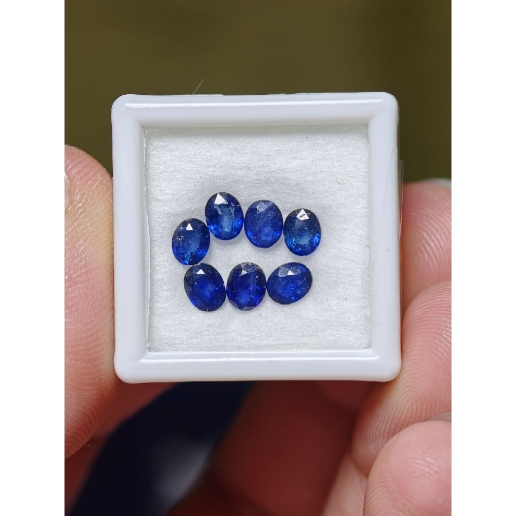 พลอยไพลิน /Blue sapphire 1pc / 50 baht
