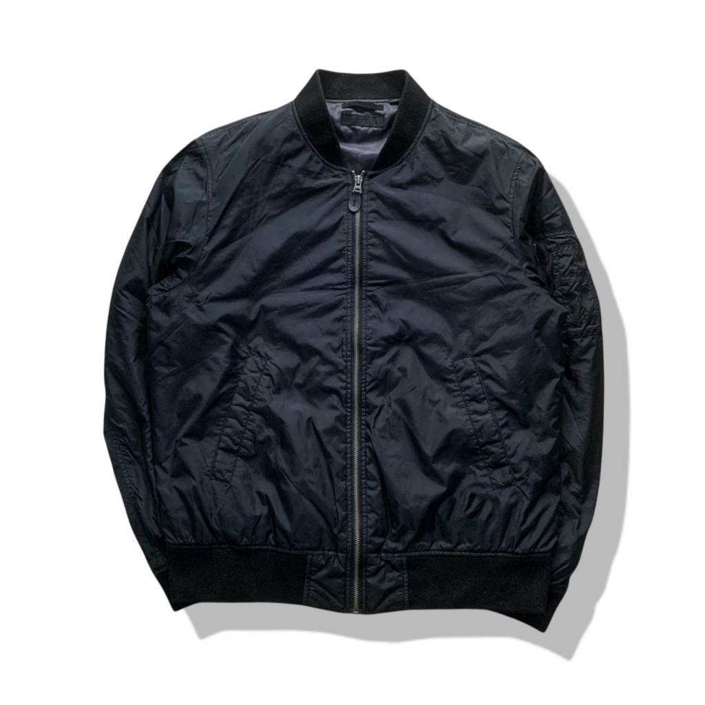 Uniqlo Black Bomber Jacket(L) มือสอง รอบอก 46”