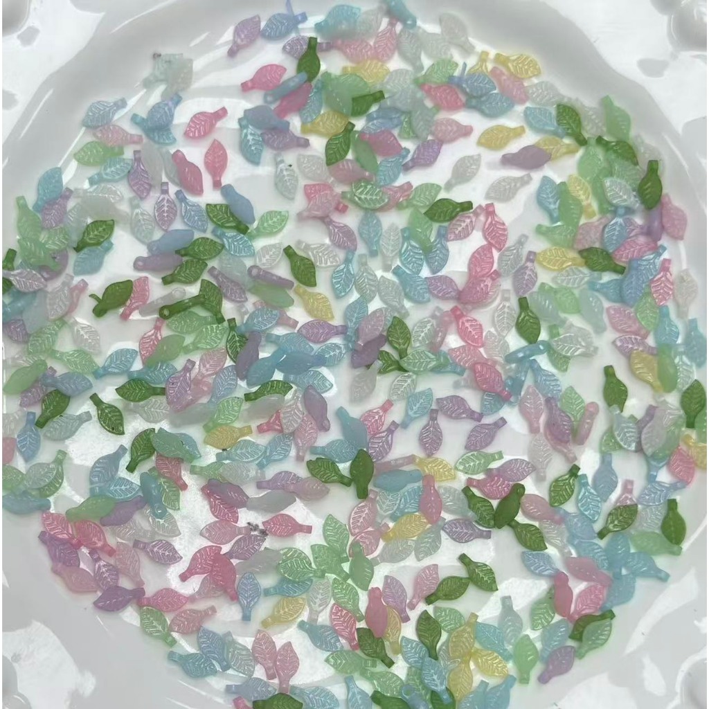 ใบไม้ จิ๋ว เรืองแสง มีหลายสีให้เลือก อุปกรณ์เสริมงานฝีมือ DIY เหมาะสมสำหรับทำสร้อยคอ กำไลข้อแขน