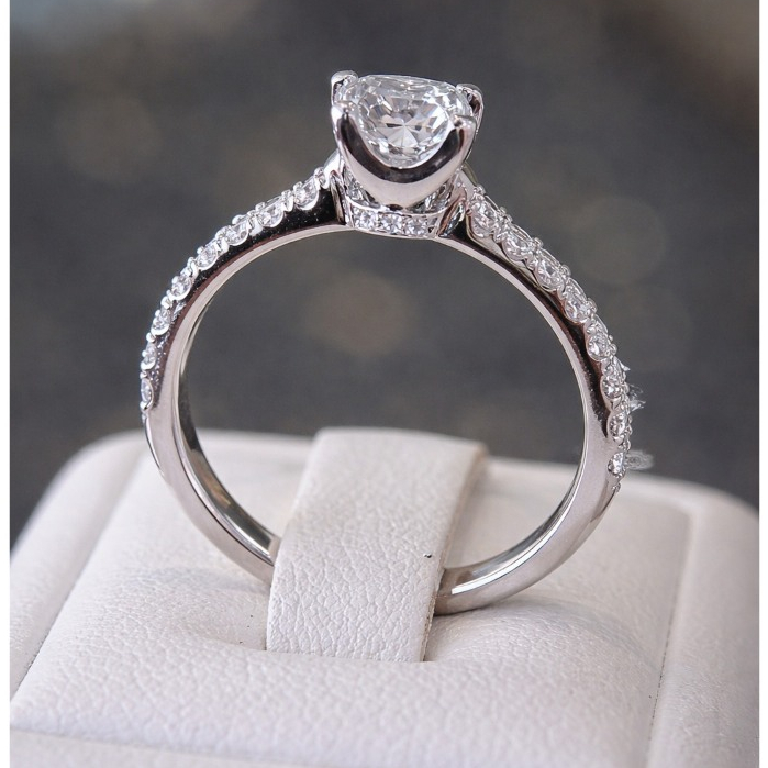 แหวน cushion cut 1.01ct.E-VS2 IGI Cert.เพชรเล็ก 20pcs.|0.42ct. 9k white gold 2.2g.(SZ.52.5) / Lab Gr