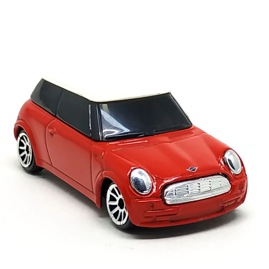 Majorette Mini Cooper - สีแดง หลังคาขาว / แบบล้อ 5U / scale 1/56 (3 inches) no Package