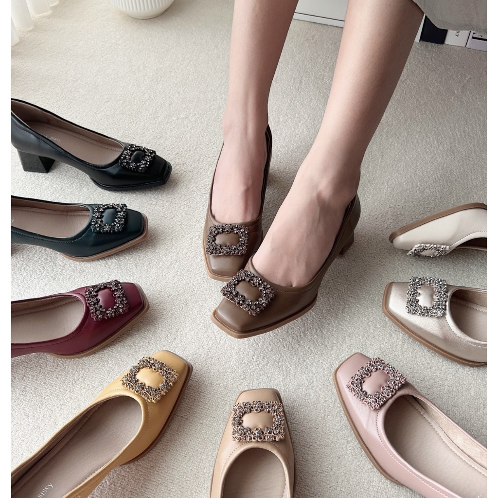 รองเท้าคัทชู ปลายตัดแต่งอะไหล่ Block Heels ส้นสูง1.5นิ้ว รองเท้าkaimooksissy  ks25606