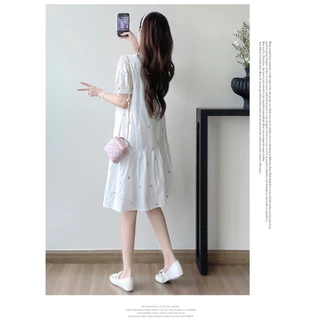 ชุดเดรสคลุมท้องสีขาวลายปักดอกไม้ มีซับใน มีกระดุมแกะได้ พร้อมส่ง