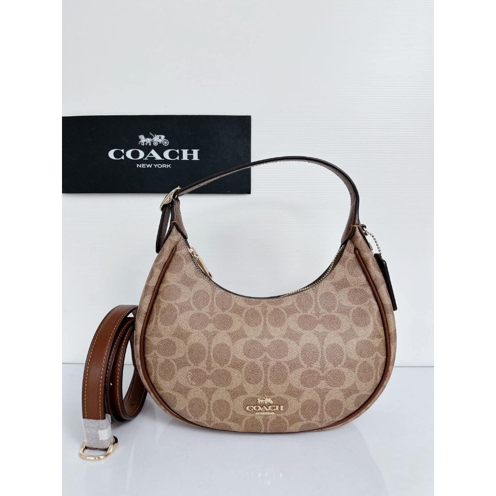 ทรงพอส  มีหลายสี สะพายไหล่และคอสบอดี้ได้ EMILY SHOULDER BAG IN SIGNATURE CANVAS CDX17