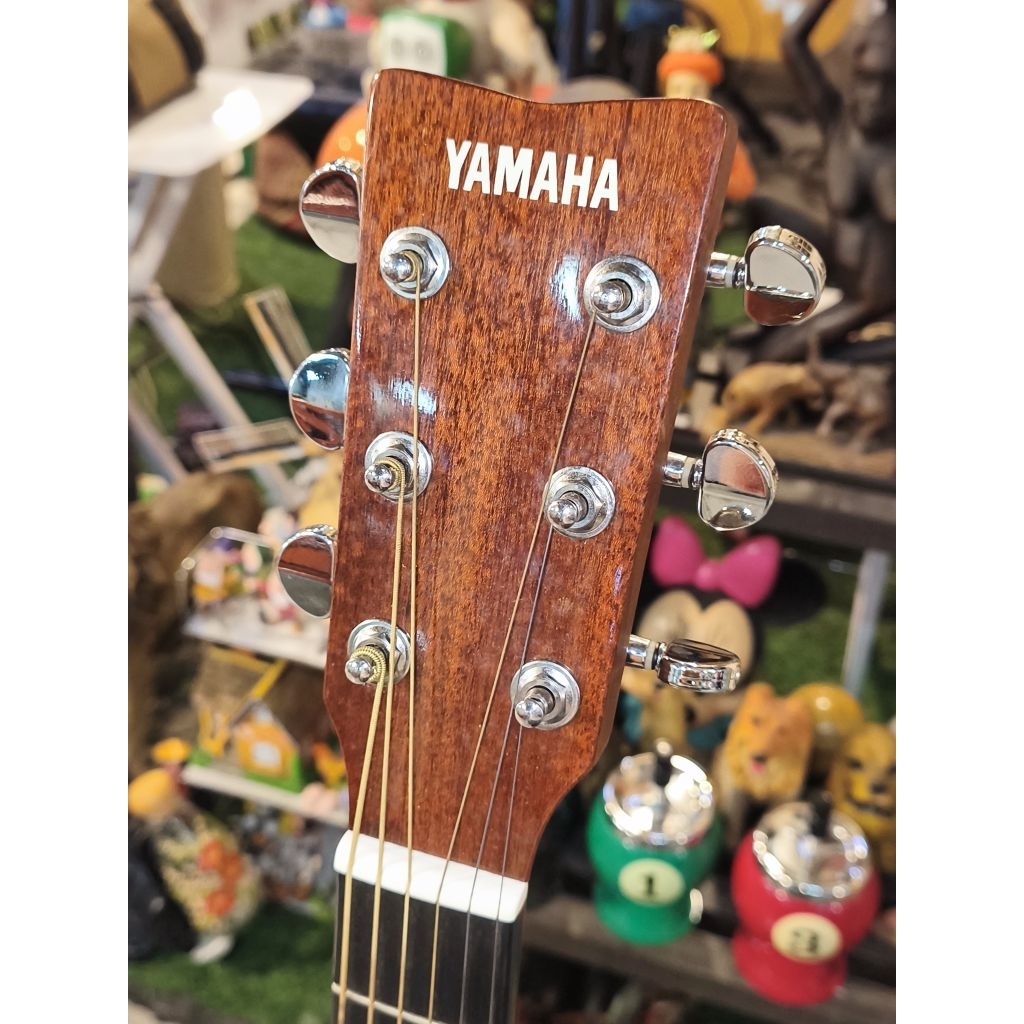 กีต้าร์ แบรนด์ yamaha F600 DW