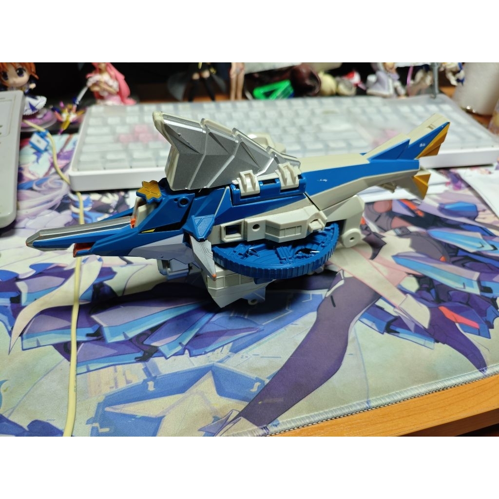 จากขบวนการซามูไรชินเคนเจอร์ รุ่น DX Kajiki Origami (ปลาดาบ) สินค้าตามรูปอาจจะมีริ้วรอยตามกาลเวลา