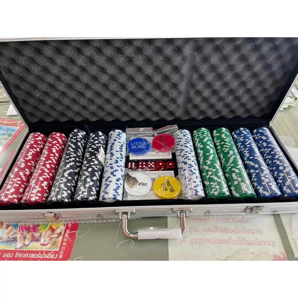 จัดส่งด่วน 200/300/500ชิ้น ชุดกล่องอลูมิเนียมที่ใช้สำหรับความบันเทิงหมากรุกและเกมการ์ด จัดส่งจากประเทศไทย