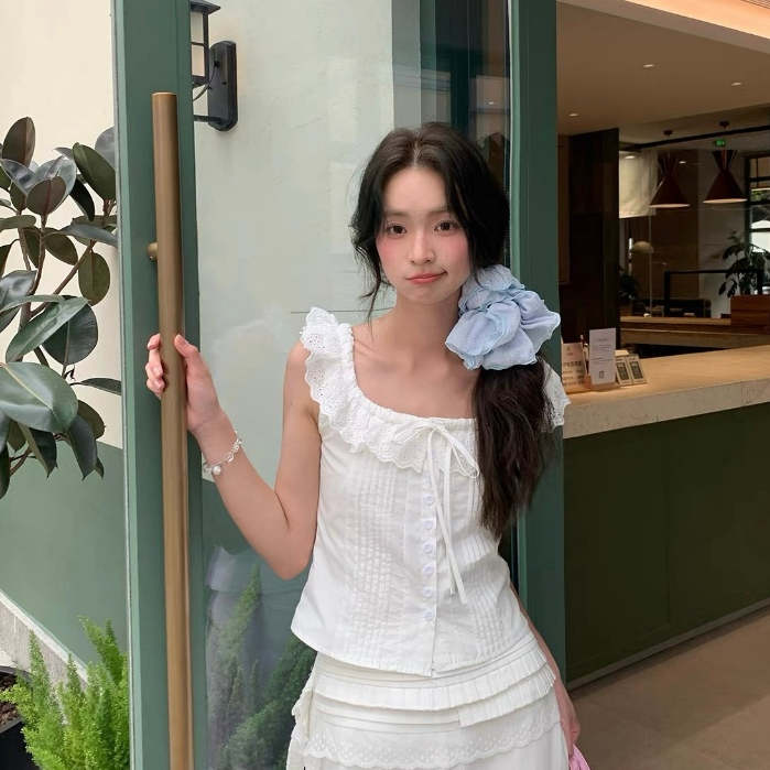 Somedays l 🐰Lilly Top เสื้อกระดุมหน้าแต่งลูกไม้ระบายๆ สไตล์สาวหวาน