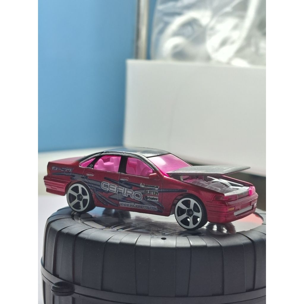 รถเหล็กMajorette Nissan Cefiro A31 สเกล1:64 ในล้อ