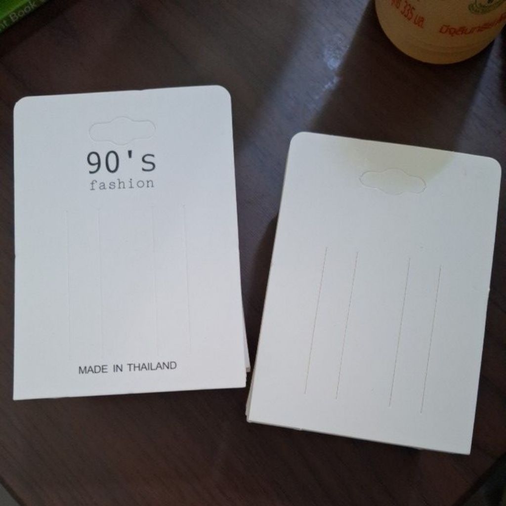 แผงกิ๊บสี่เหลี่ยม กิ๊บ 90s 1 ก้อน 100 ใบ ขนาด 7.3x10 cm กระดาษ อย่างดี