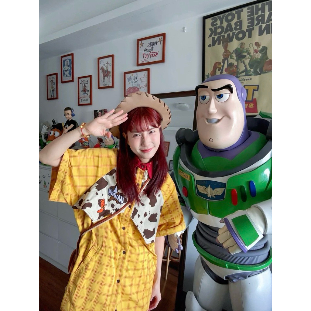เสื้อเชิ้ตแขนสั้นลาย Woody จาก Toy Story วู้ดดี้