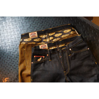 Pinion 21oz หมีทองBY Okayama Denim New หม Indigo X gold 21 oz ) Produced ผลิตออกมาเพียง250 ตัว indigo fade เฟดฟ้า