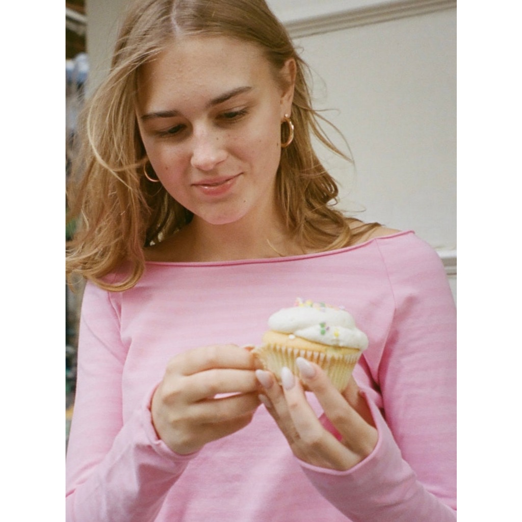 (พร้อมส่ง) Brandy Melville Bonnie Striped Top เสื้อปาดไหล่ เสื้อแขนยาว ของแท้จากช็อป