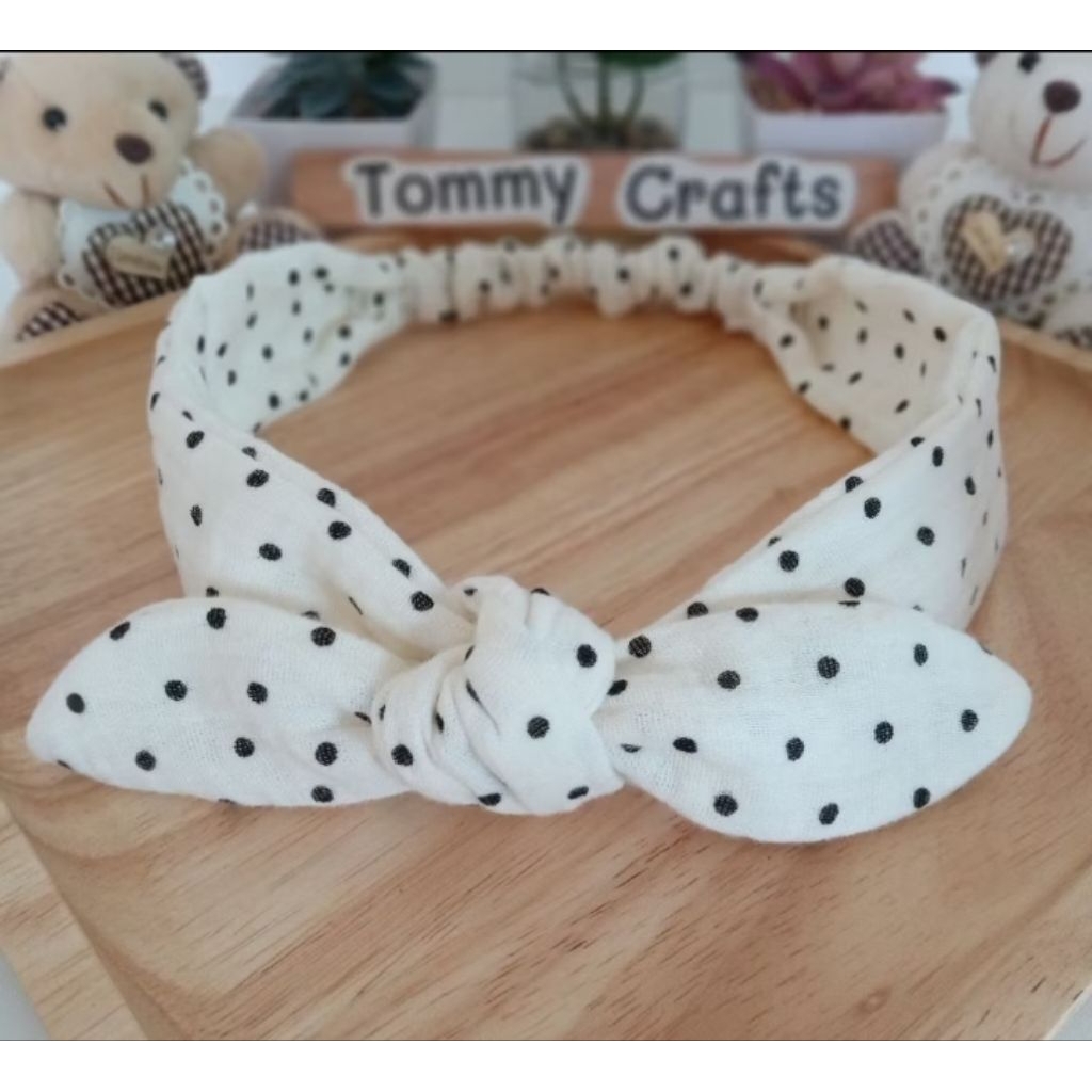 Tommy Crafts ผ้าคาดผมโบว์ผ้าฝ้ายอัดยับ ลายจุดดำพื้นครีมอ่อน ไซส์เด็ก/ไซส์ผู้ใหญ่ Polkadots double gauze Cotton Hairband