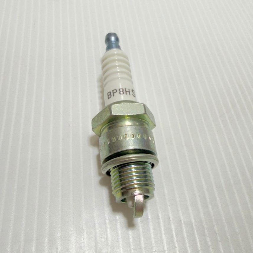 หัวเทียน NGK BP8HS (SPARK PLUG BP8HS) ของแท้ **(ไม่มีกล่อง ขายราคาถูก)** ราคาต่อ 1หัว