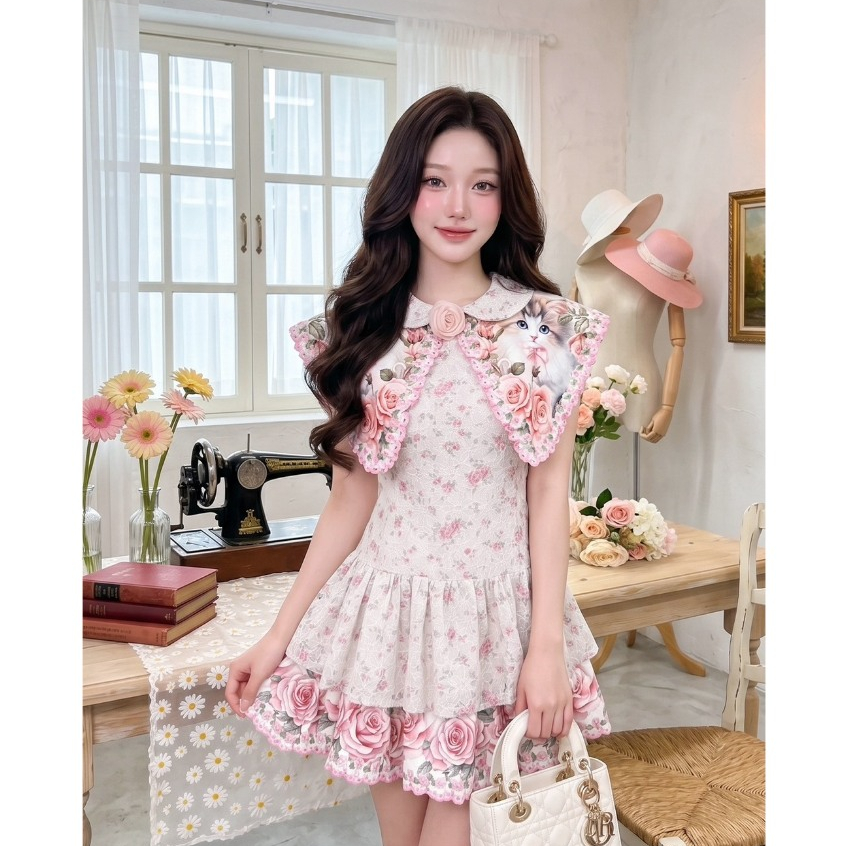 (มี3XL) Proud Pink Dress เดรสสั้นวินเทจปกแหลม ตัวชุดผ้าลูกไม้พิมพ์ลาย ตัดต่อกระโปรงผ้าพิมพ์ลาย ซิปหลังมีซับใน