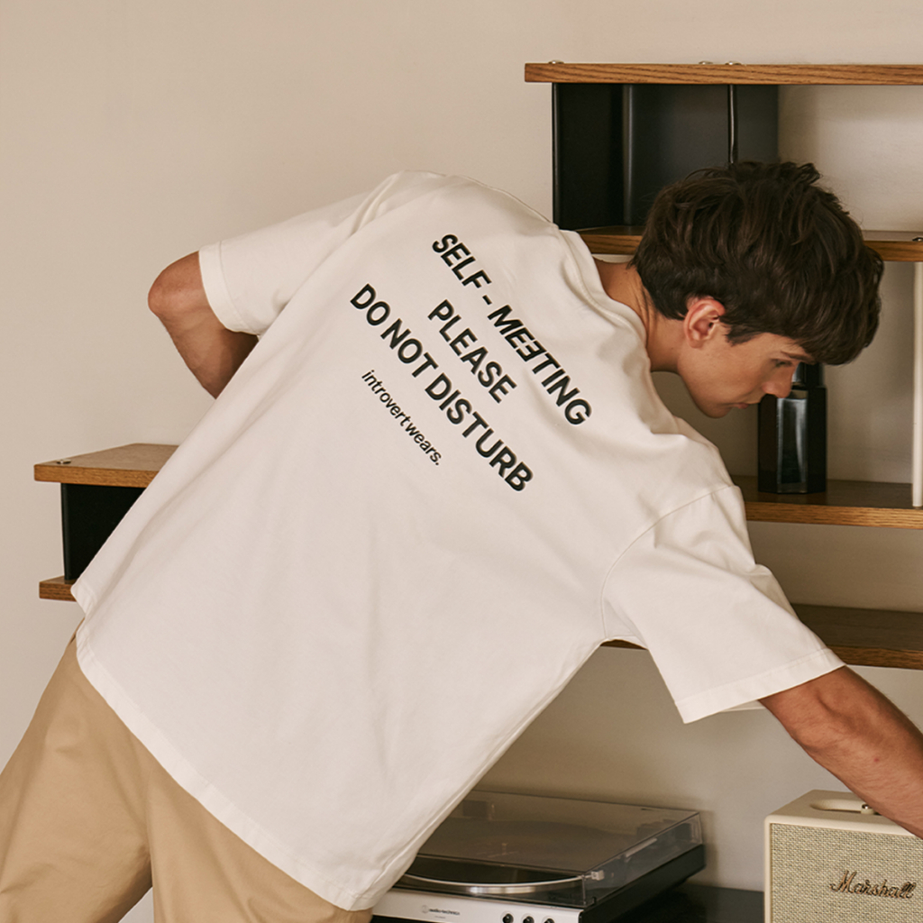 introvertwears | SELF-MEET oversized tee เสื้อยืดทรงหลวม ผ้าคอตตอน 100% อยู่ทรง ระบายอากาศดี