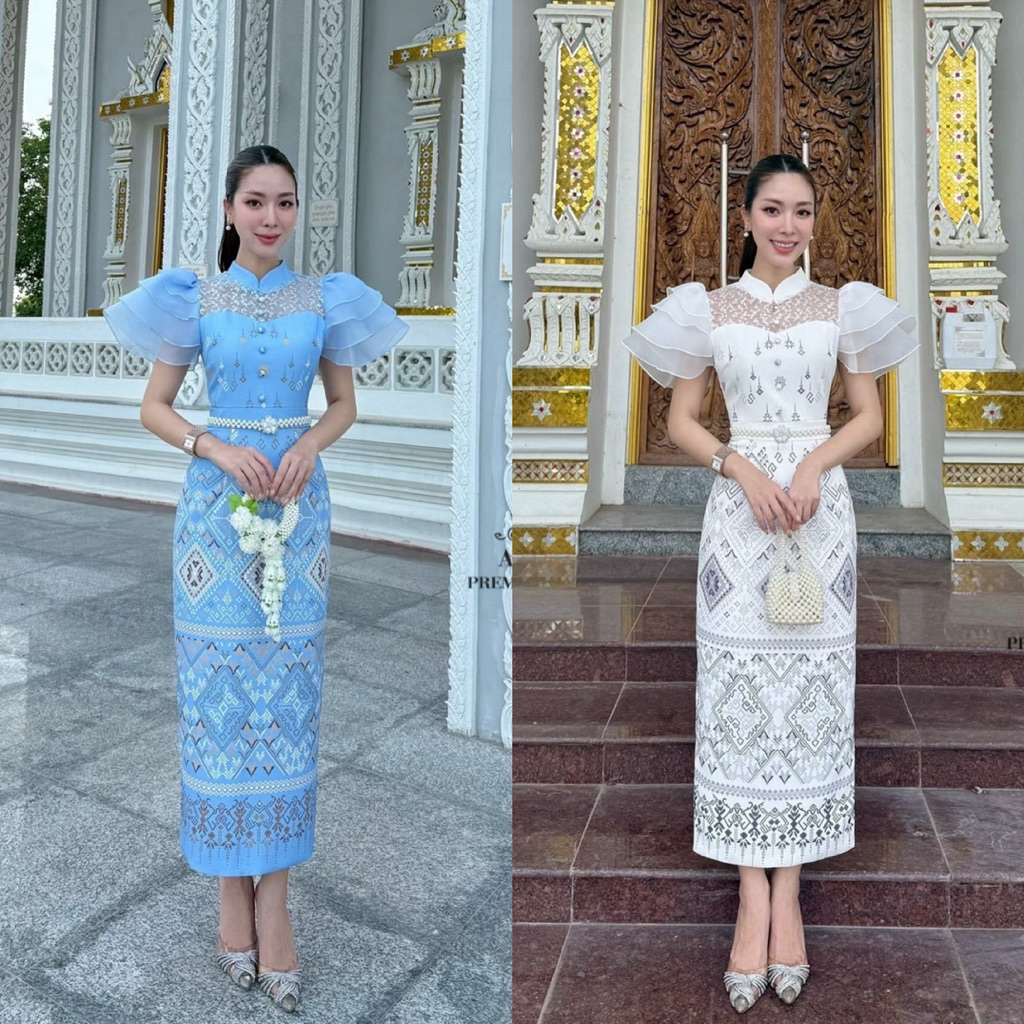 เดรสพิมพ์ลายไทย เสื้อแต่งลูกไม้คอปีนแขนระบายชั้นโดยรอบ มีซับในทั้งตัว ซิบหลัง พร้อมเข็มขัดมุก 1เส้น