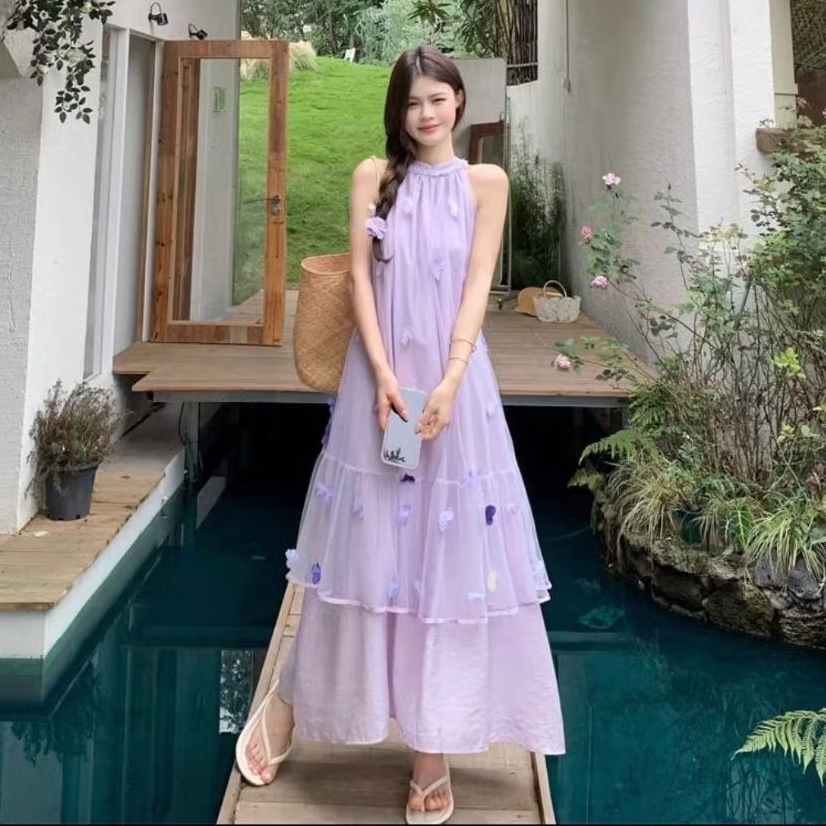 เดรสยาวสไตล์รีสอร์ตริมทะเล ดีไซน์สวยโดดเด่นและโรแมนติก  แบบคล้องคอผ้าตาข่ายโปร่ง เน้นเอวช่วยให้ดูเพรียวสวย