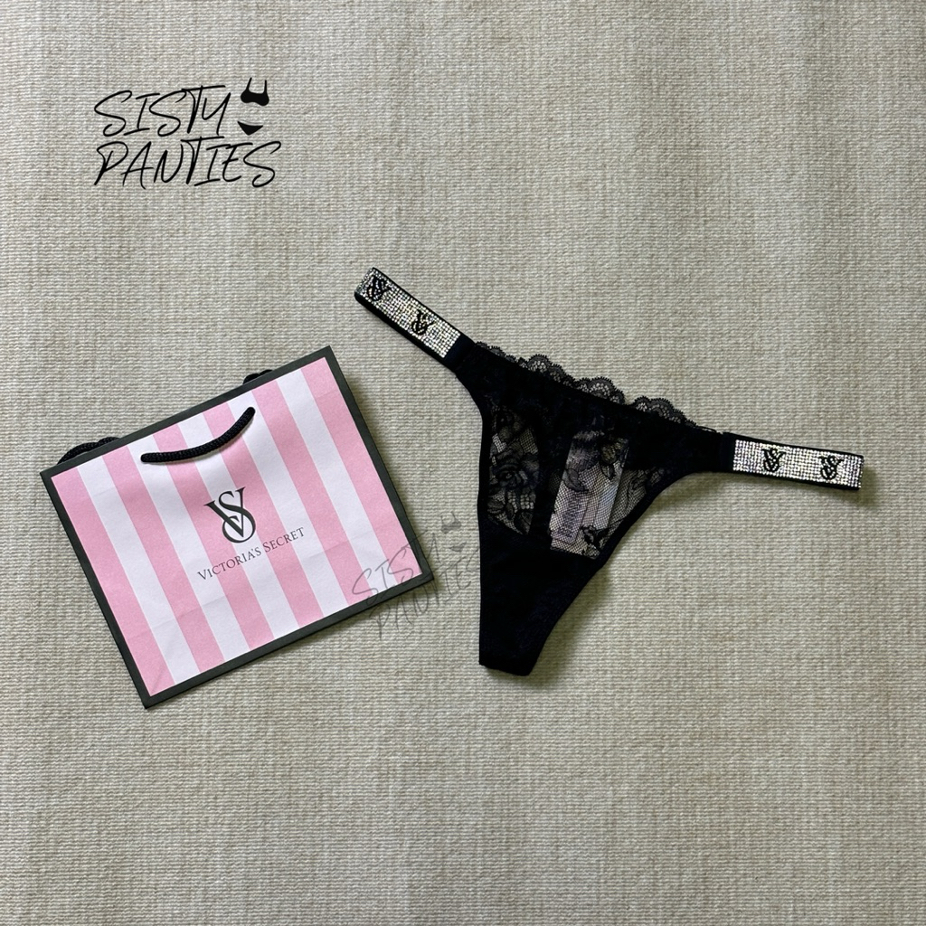 (สินค้าพร้อมส่ง) Victoria's Secret กางเกงชั้นใน Shine Strap Lace Thong Panty (Logo VS)