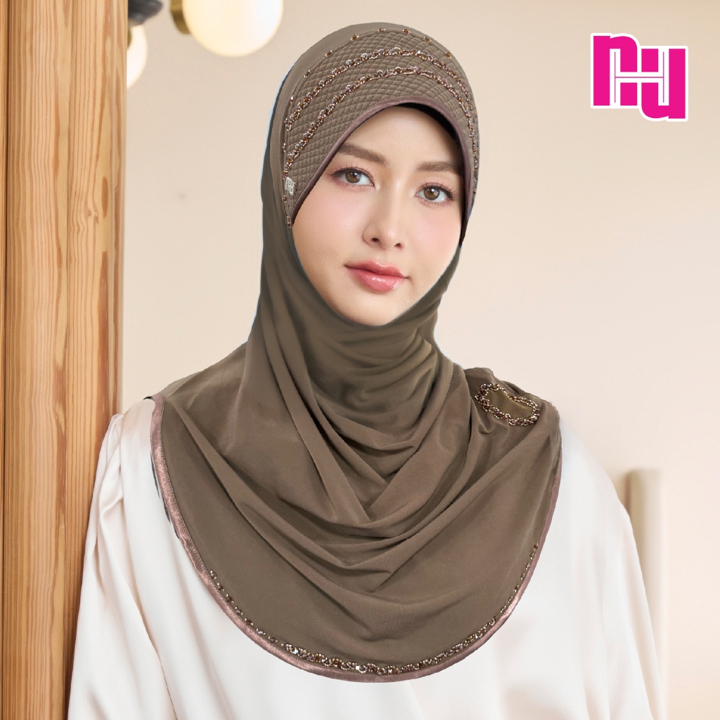 NUH CLASSIC LOVECHAIN ผ้าคลุมสวมสำเร็จประดับมุกคริสตัล
