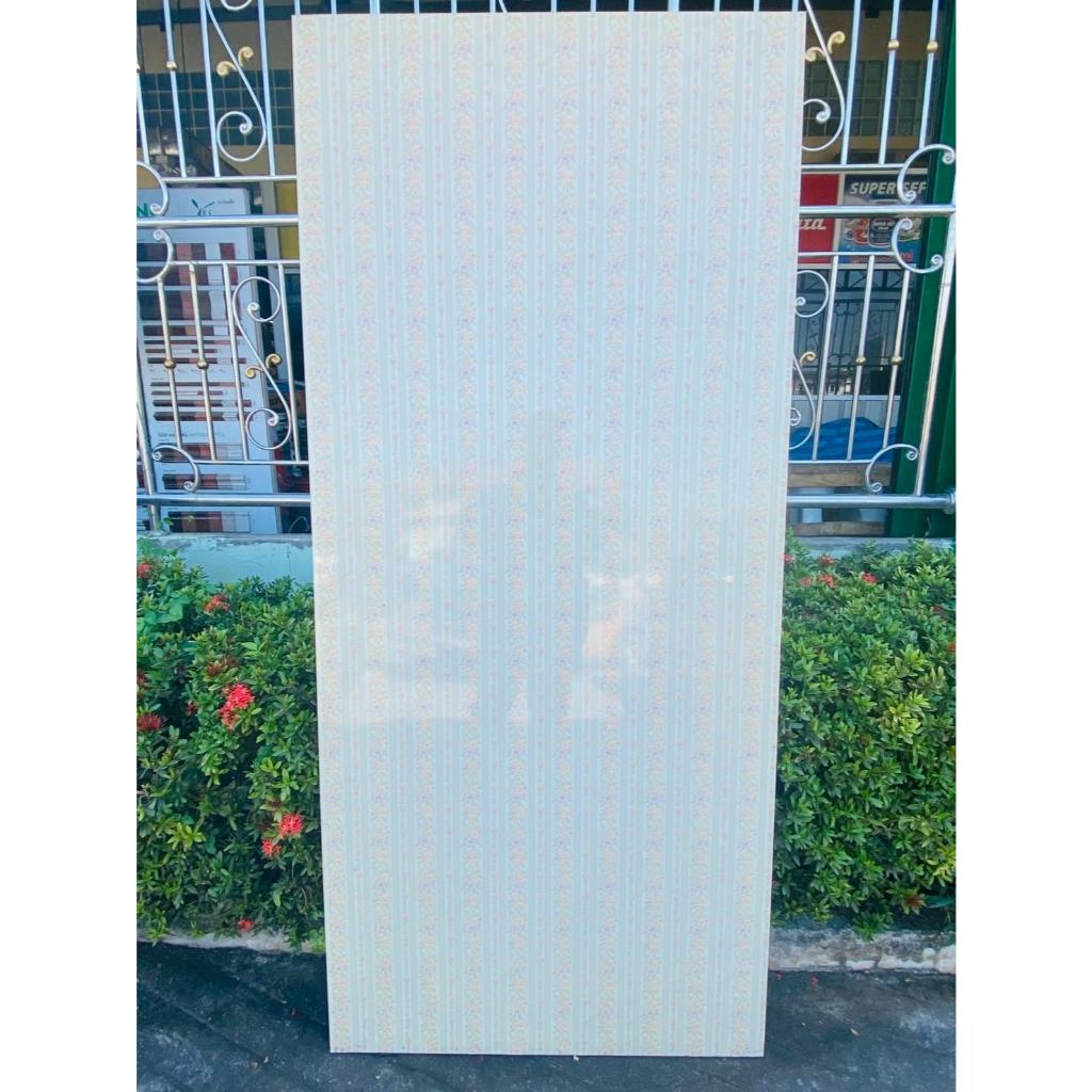 ประตูไม้อัดลายดอกไม้ โครงไม้จริง ขนาด 80 x 200 cm