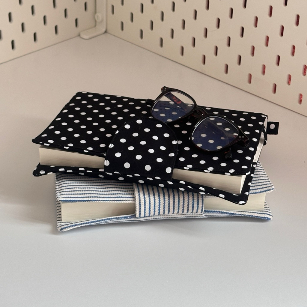 book sleeve size A5 | ปกหนังสือแบบผ้า by the.smallstuff