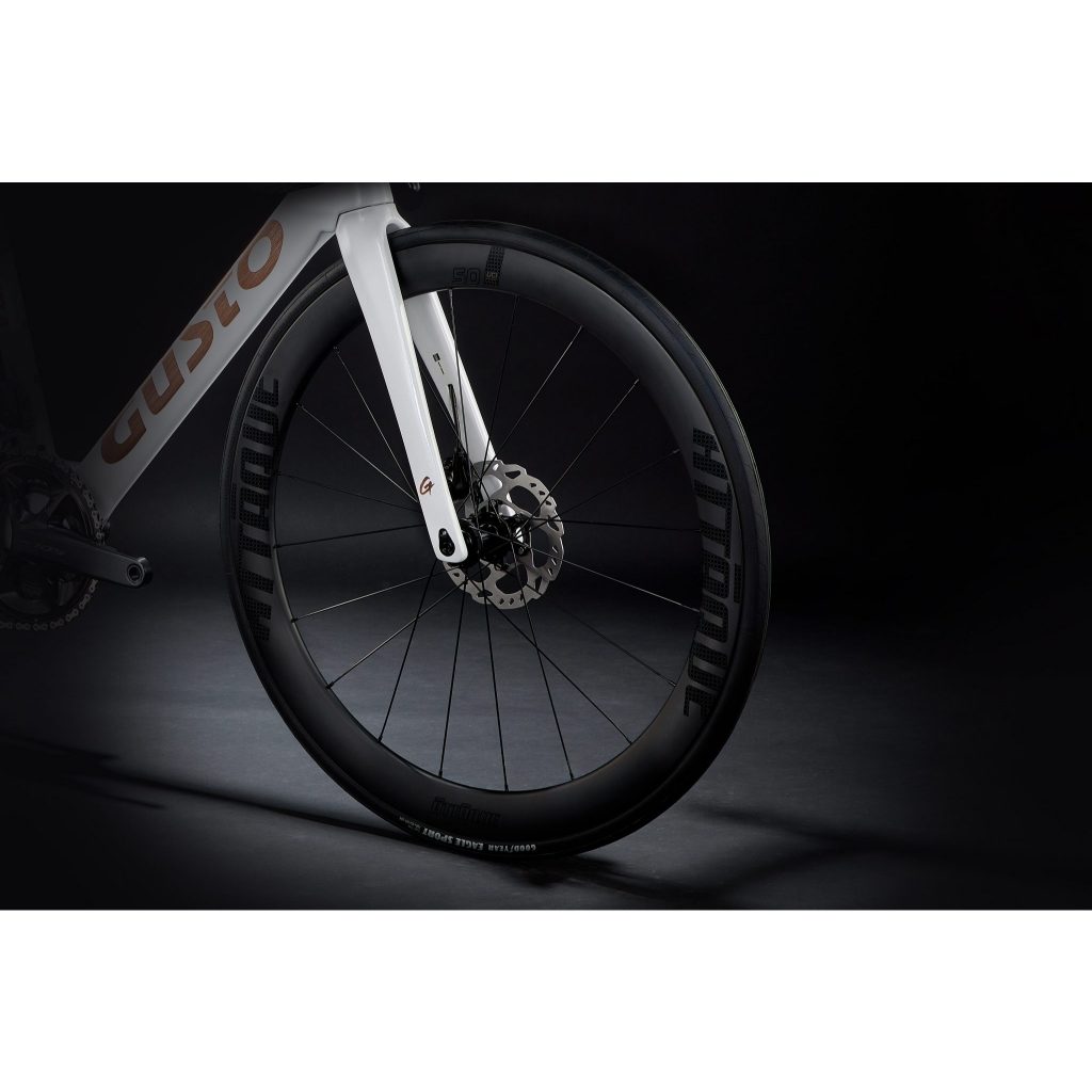 จักรยานเสือหมอบ GUSTO รุ่น COBRA EVO DB ELITE ULTRA (2026) มาพร้อมระบบเบรก Shimano Full Set ครงสร้าง