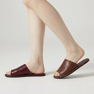 รองเท้าใส่ในบ้าน สลิปเปอร์ ผ้าหนัง รุ่น Flex Leather Slipper พื้นนุ่ม กันลื่น เกรดพรีเมี่ยม | Soft&Co