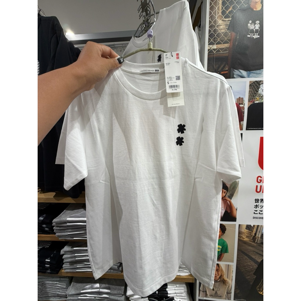 เสื้อยืด Uniqlo x Cecilie Bahnsen