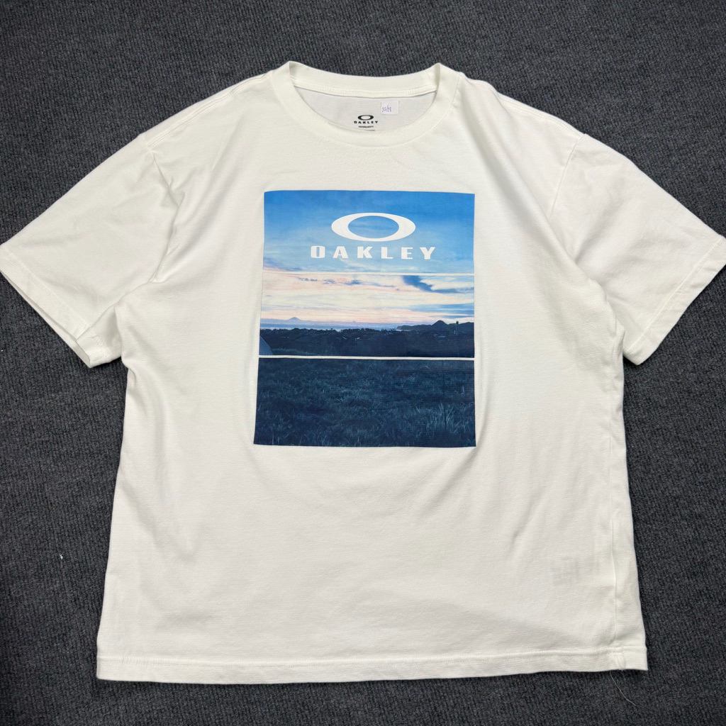 เสื้อยืด Oakley Size L