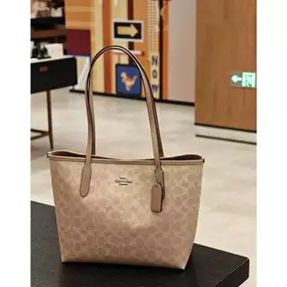 COACH กระเป๋าสะพายไหล่ รุ่น CITY TOTE IN SIGNATURE CANVAS มีหลายสีให้เลือก