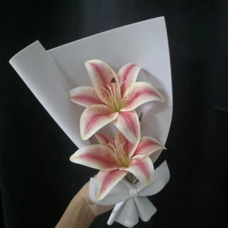 ช่อดอกไม้ ดอกลิลลี่ติดเพชร (2 ดอก) ของขวัญ วันพิเศษ รับปริญญา