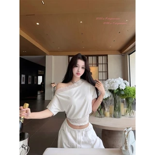 Rita พร้อมส่ง🍒เสื้อยืด ปาดไหล่ แต่งลูกไม้ แขนสั้น สไตล์เกาหลี แฟชั่นผู้หญิง เสื้อครอป เอวลอย เซ็กซี่ น่ารัก ฮิต