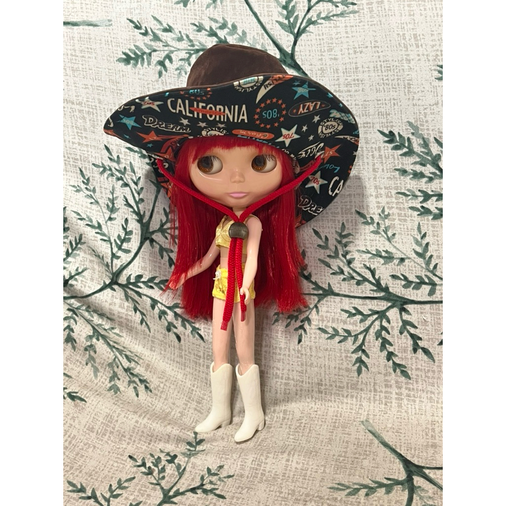 blythe size cowboy hat+art attack stock outfit+licca white boots ได้4ชิ้นไม่รวมตุ๊กตาค่ะ
