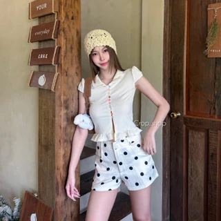 crop..shop เสื้อเเขนสั้นคอบัว งานสวยเก๋ กระดุมหลากสี น่ารักสุด กระดุมใช้ได้จริง งานลงตัวสุดๆ