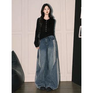 Black Cherry| กางเกงยีนส์ผู้หญิง เอวสูง ขากระบอกใหญ่ ดีเทลแต่งแถบข้าง Y2K Streetwear ทรงหลวม ใส่สบาย