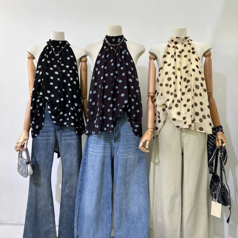 M2243 เสื้อคล้องคอลายจุดสุดคิวท์ ไอเทมเด็ดที่สาวๆ ต้องมี! เสื้อคล้องคอทรงสวย ผ้าพริ้วทิ้งตัว
