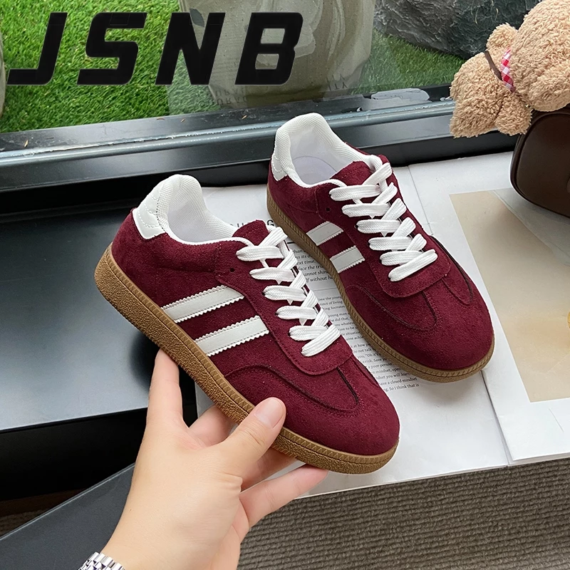 JSNBรองเท้าผ้าใบผู้หญิง สีขาว ลายทางดำ พื้นยาง ทรง Samba สไตล์วินเทจ ใส่สบาย，LN322